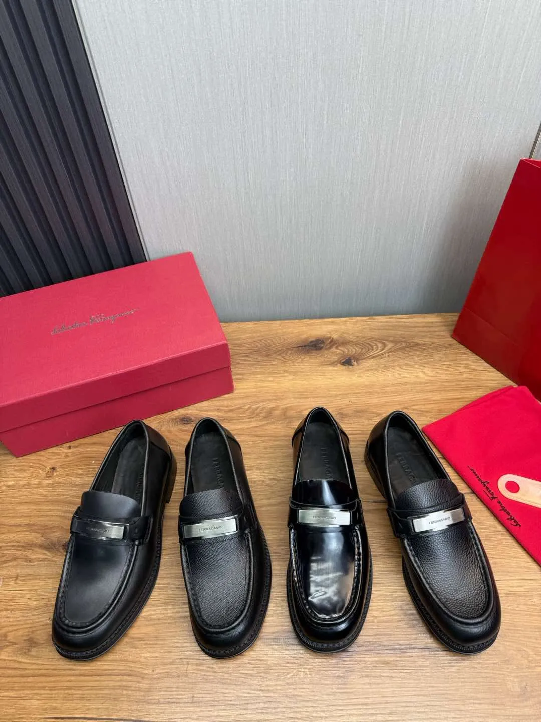 Men's shoes 💰880💰 Ferragamo. [Ferragamo] men's thick-soled loafers, the latest hot style, 1:1 original purchase quality, top quality, imported open-edge beaded cowhide leather on the upper, hand-made three-dimensional stitching highlights the round toe design, the inner foot pads are all imported cowhide, with original lightweight foam outsole, matching code 39-44, (38, 45 custom-made, non-refundable)